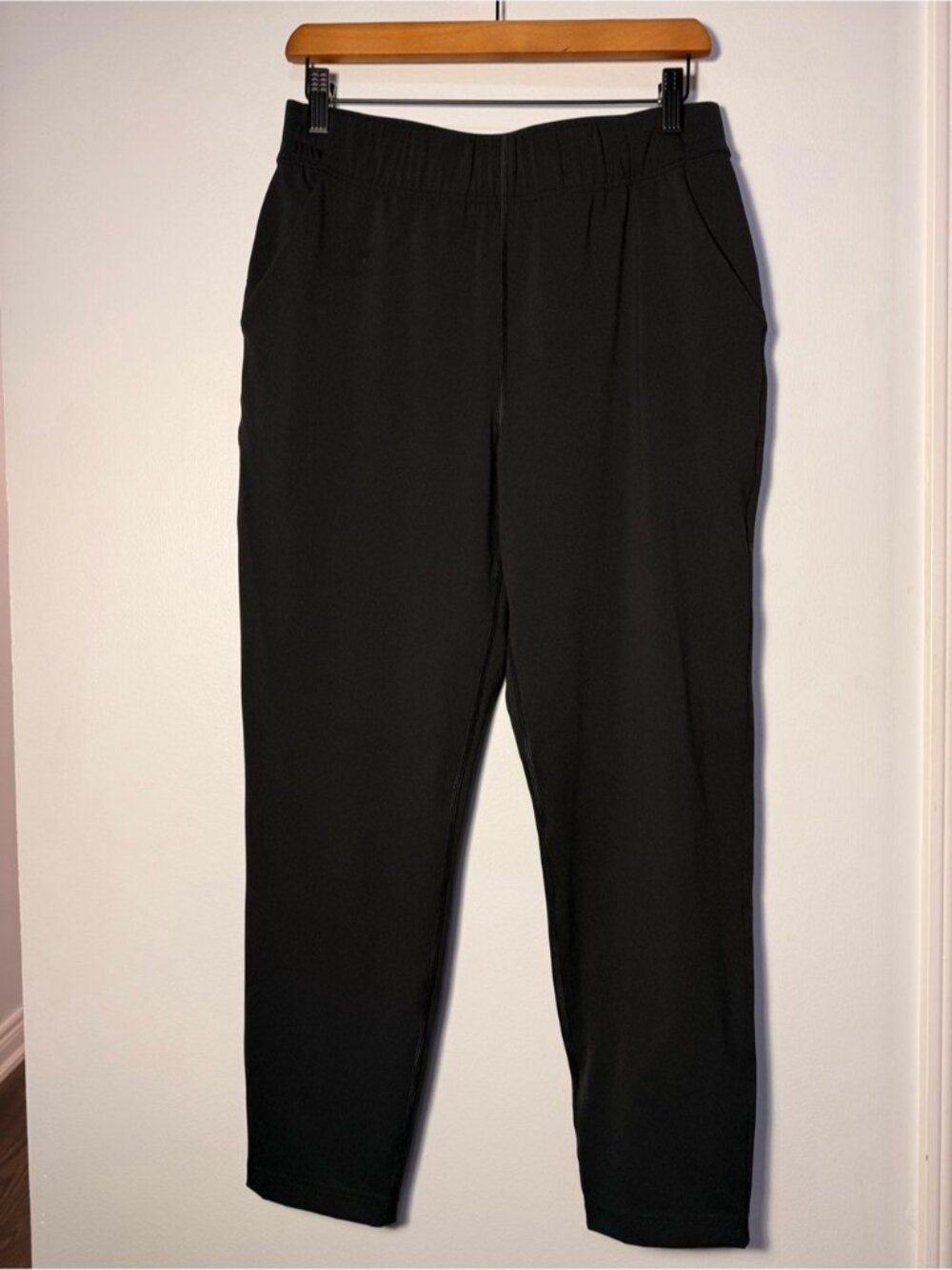 Aritzia The Group by Babaton Black Weekender Pant size M - Picture 6 of 9